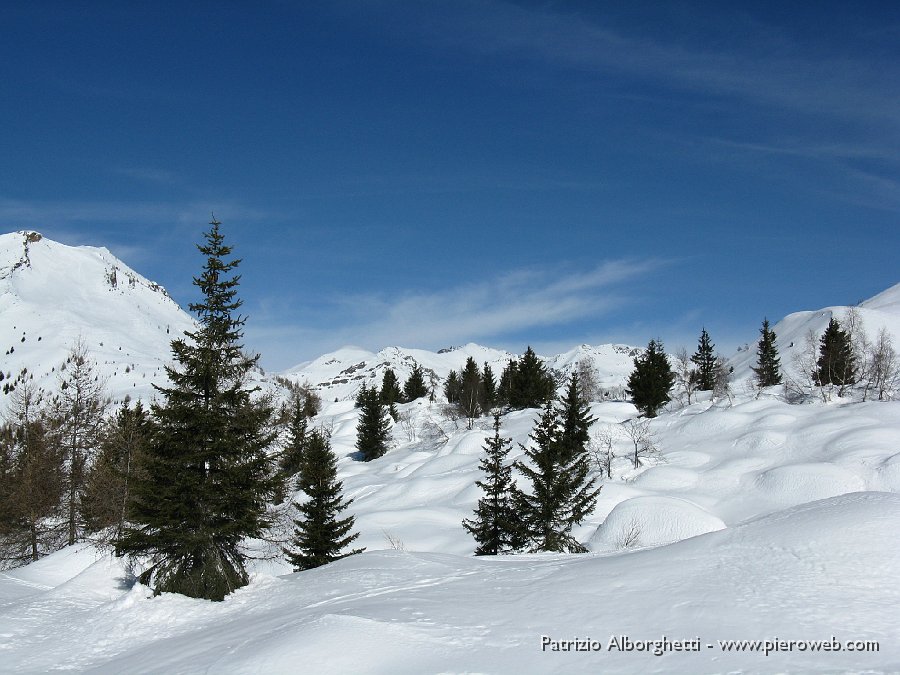 14-Veneroccolo e Torsoleto,visti attraverso il passo del Giovetto.JPG - 14-Venerocolo e Torsoleto,visti attraverso il passo del Giovetto